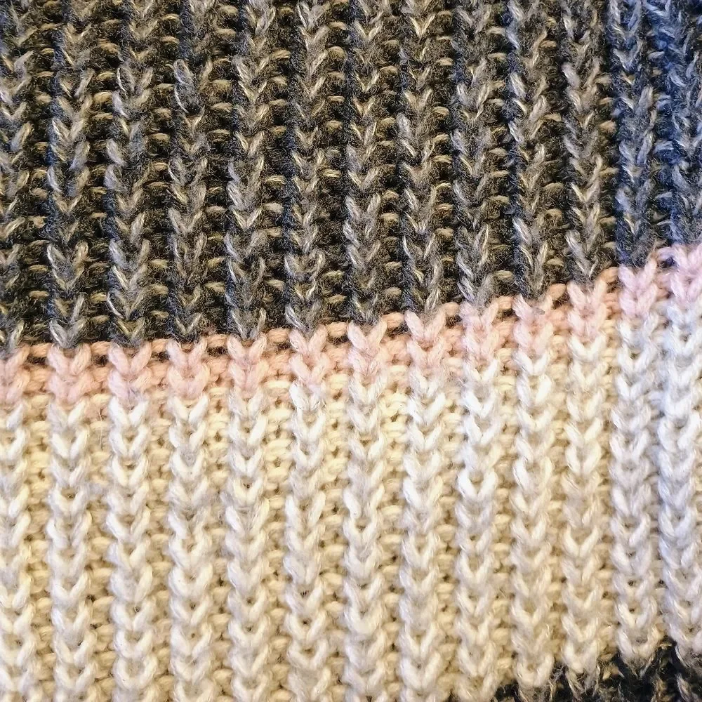 Women's American Eagle Knit Jegging Sweater - Gray And Pink Striped - Size Small